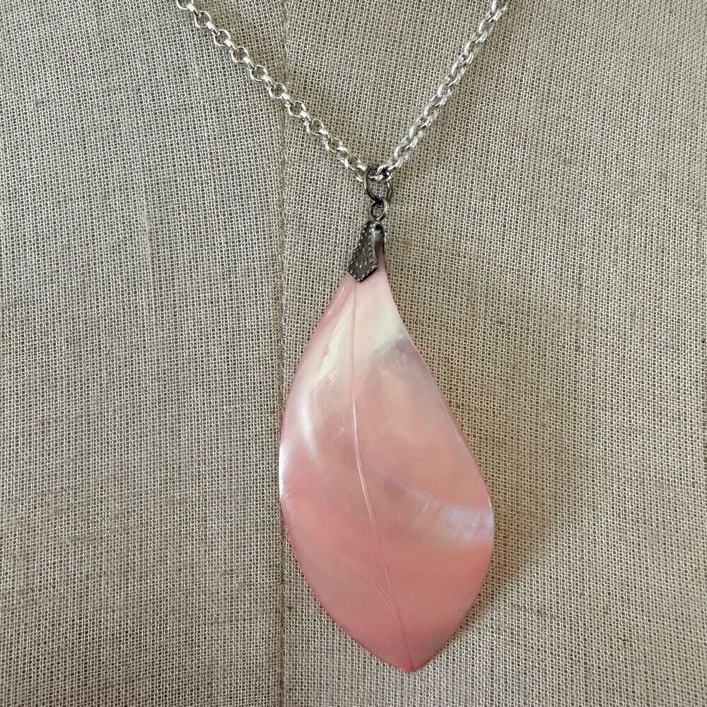 Silver plated pink shell pendant necklace